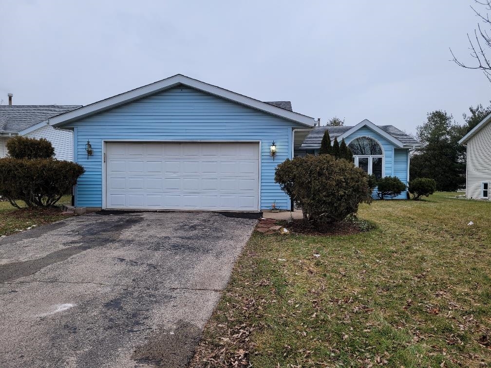 960 South Trainer Road Rockford, IL 61108 - Photo 1 of 31 a front view of house with backyard and trees