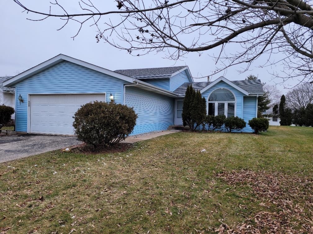 960 South Trainer Road Rockford, IL 61108 - Photo 2 of 31 a house view with a garden space