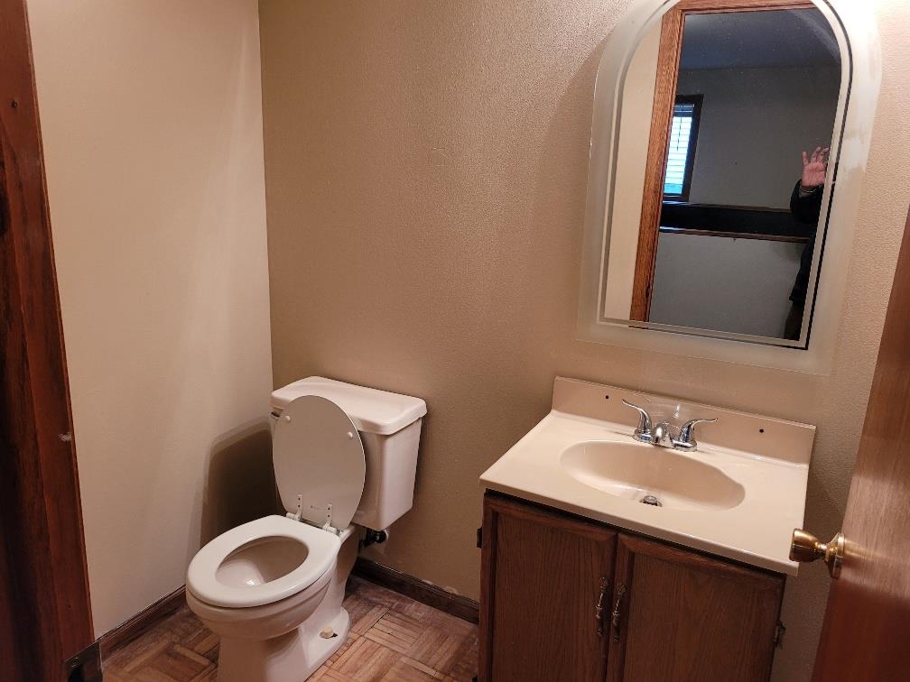 960 South Trainer Road Rockford, IL 61108 - Photo 27 of 31 a bathroom with a toilet sink and mirror
