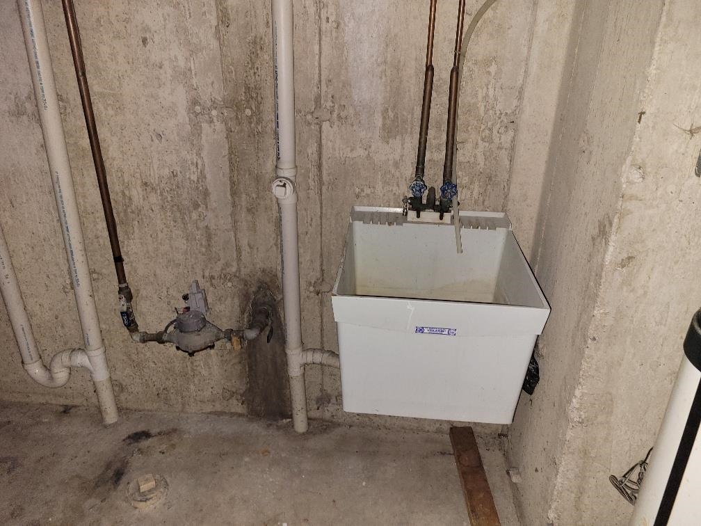 960 South Trainer Road Rockford, IL 61108 - Photo 31 of 31 a utility room with a shower