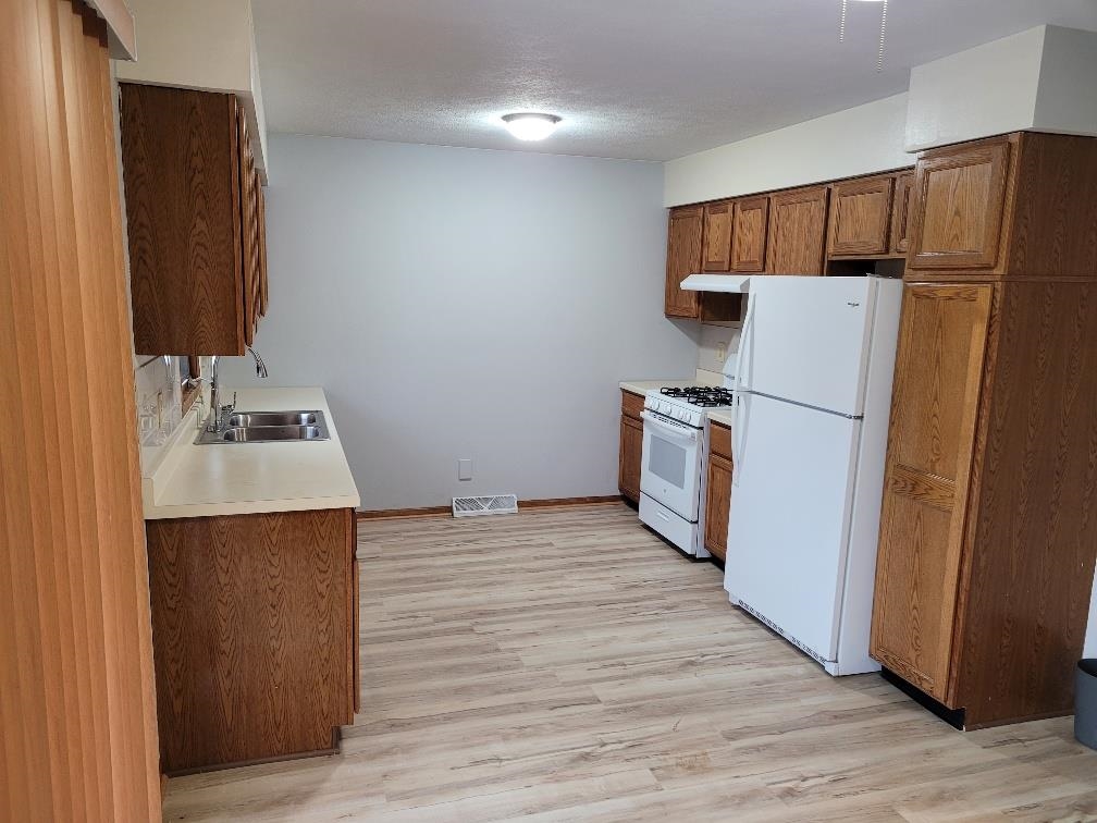 960 South Trainer Road Rockford, IL 61108 - Photo 8 of 31 a kitchen with a refrigerator and a sink