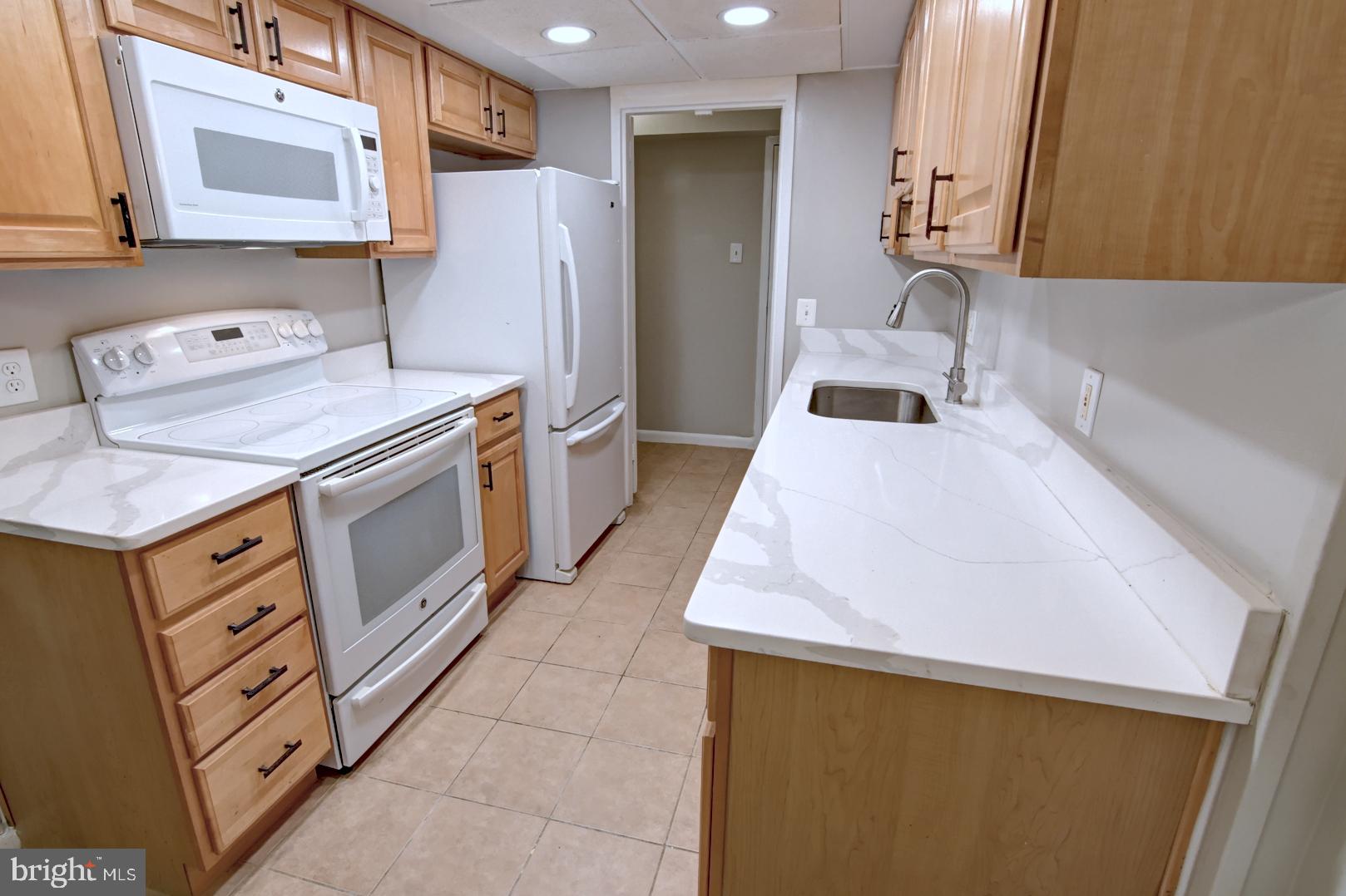 11658 Stoneview Square, Unit 2B Reston, VA 20191 - Photo 6 of 31 Gallery Image 6
