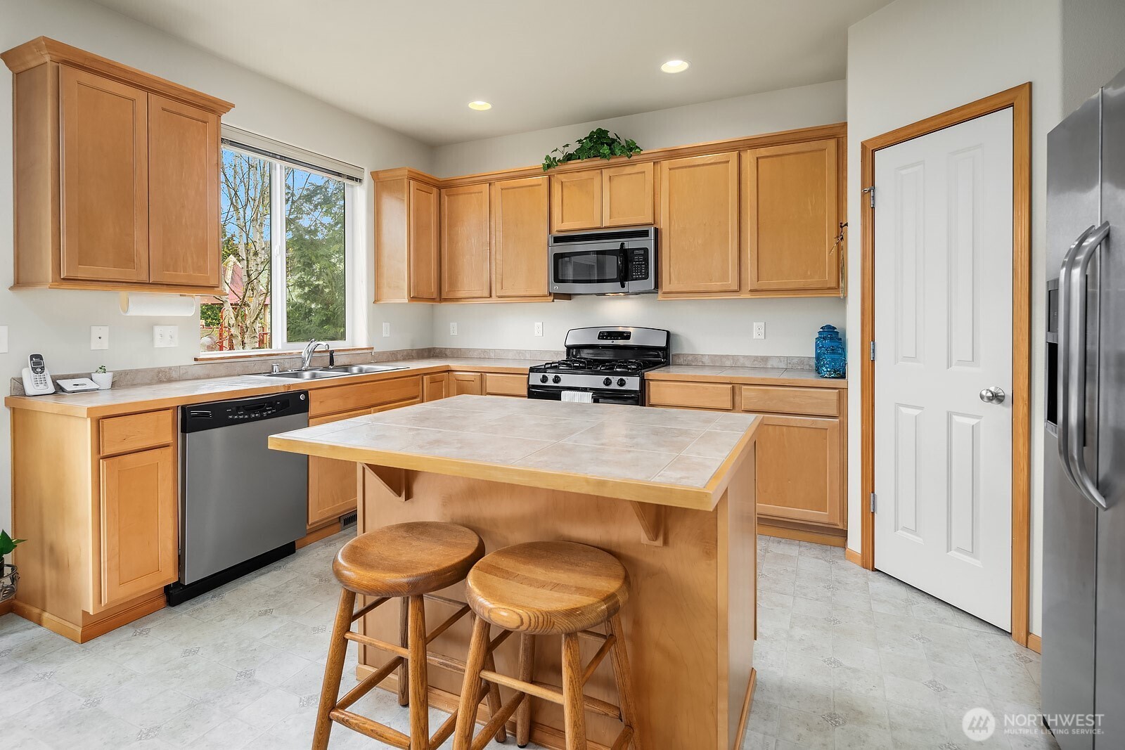 21422 112th Avenue Southeast Kent, WA 98031 - Photo 11 of 26