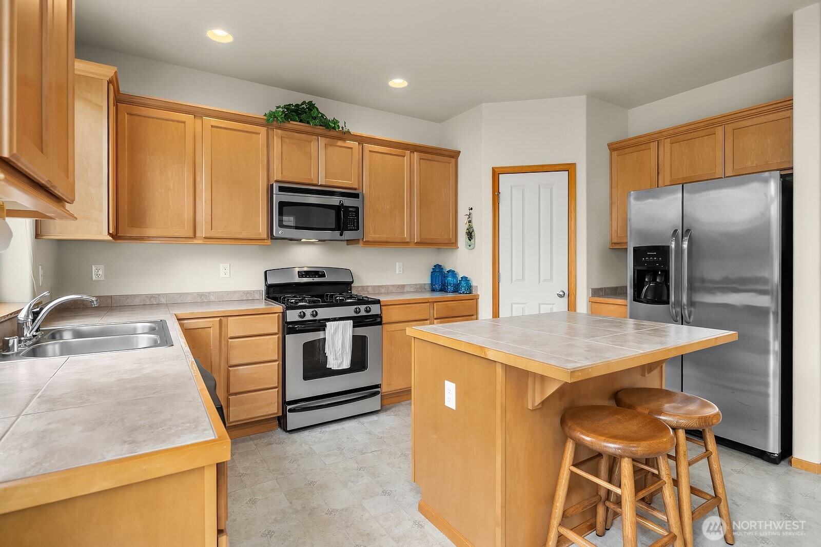 21422 112th Avenue Southeast Kent, WA 98031 - Photo 13 of 26