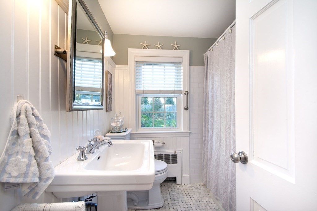 19 Hoover Road Hingham, MA 02043 - Photo 13 of 24 Gallery Image 13