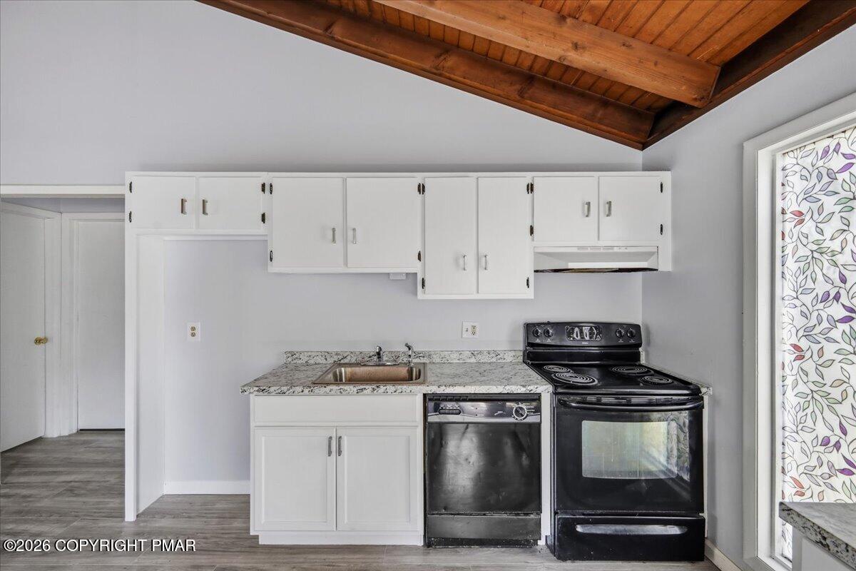 4774 Pine Ridge Drive West Bushkill, PA 18324 - Photo 8 of 23 Kitchen