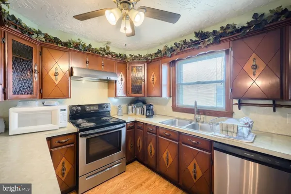 a kitchen that has a table and chairs in it
