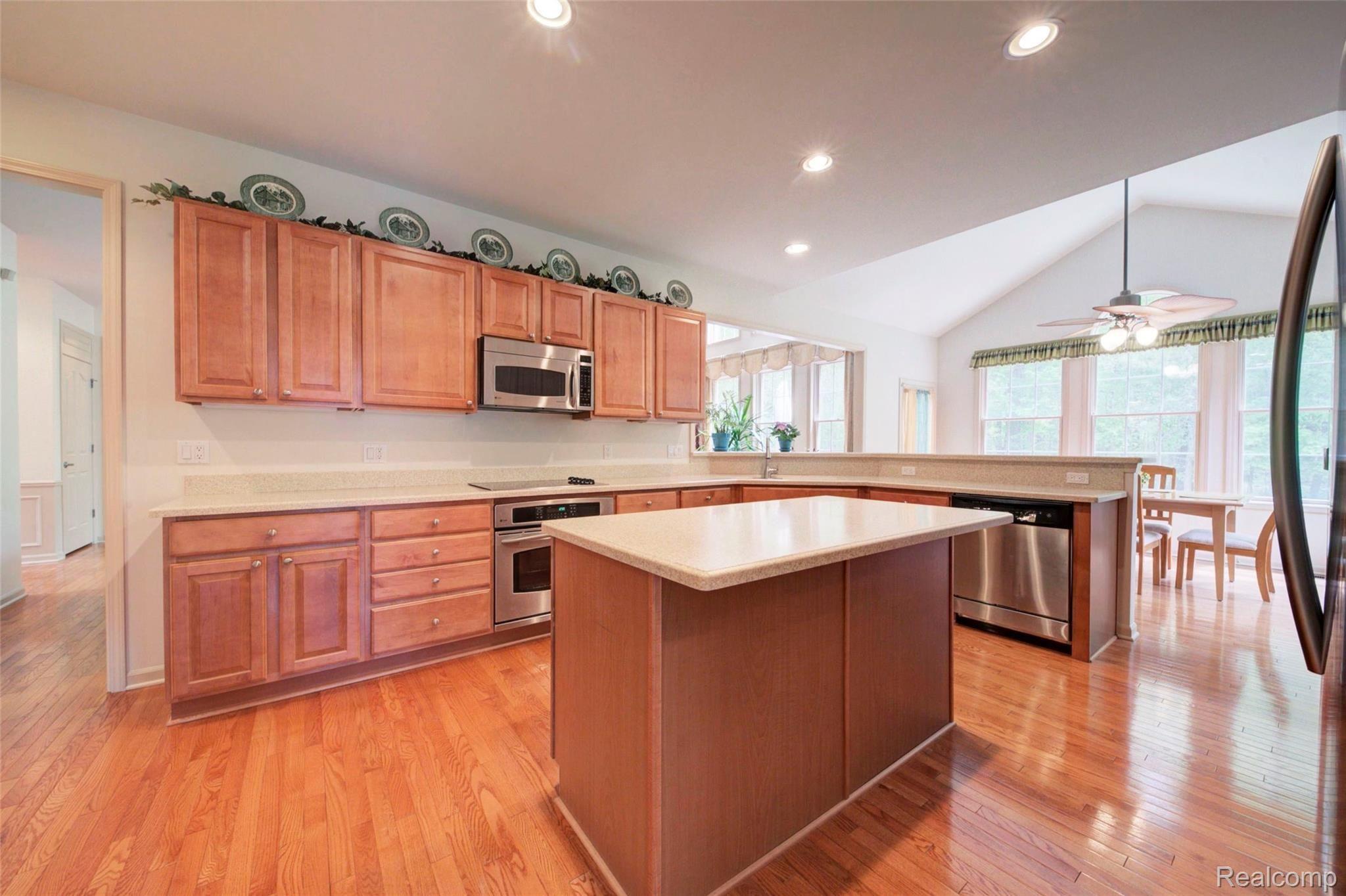 1517 Trinity Road Canton, MI 48187 - Photo 25 of 65 20 Kitchen.jpg
