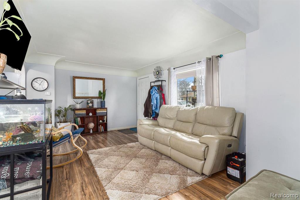 4136 Beryl Road Flint, MI 48504 - Photo 4 of 20