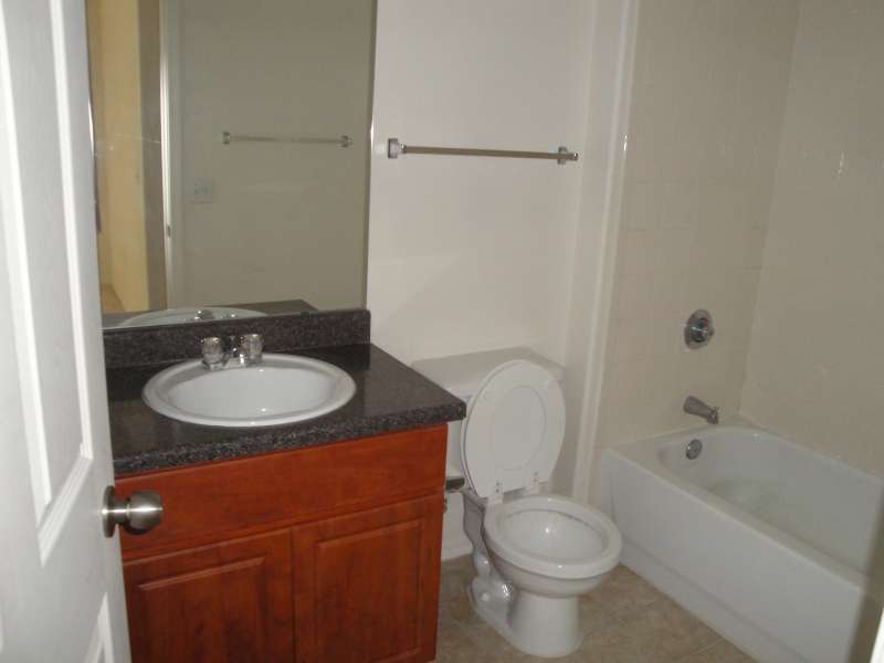 909 East Camelback Road, Unit 2023 Phoenix, AZ 85014 - Photo 5 of 9 bath