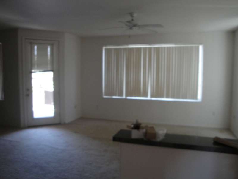 909 East Camelback Road, Unit 2023 Phoenix, AZ 85014 - Photo 7 of 9 livingroom