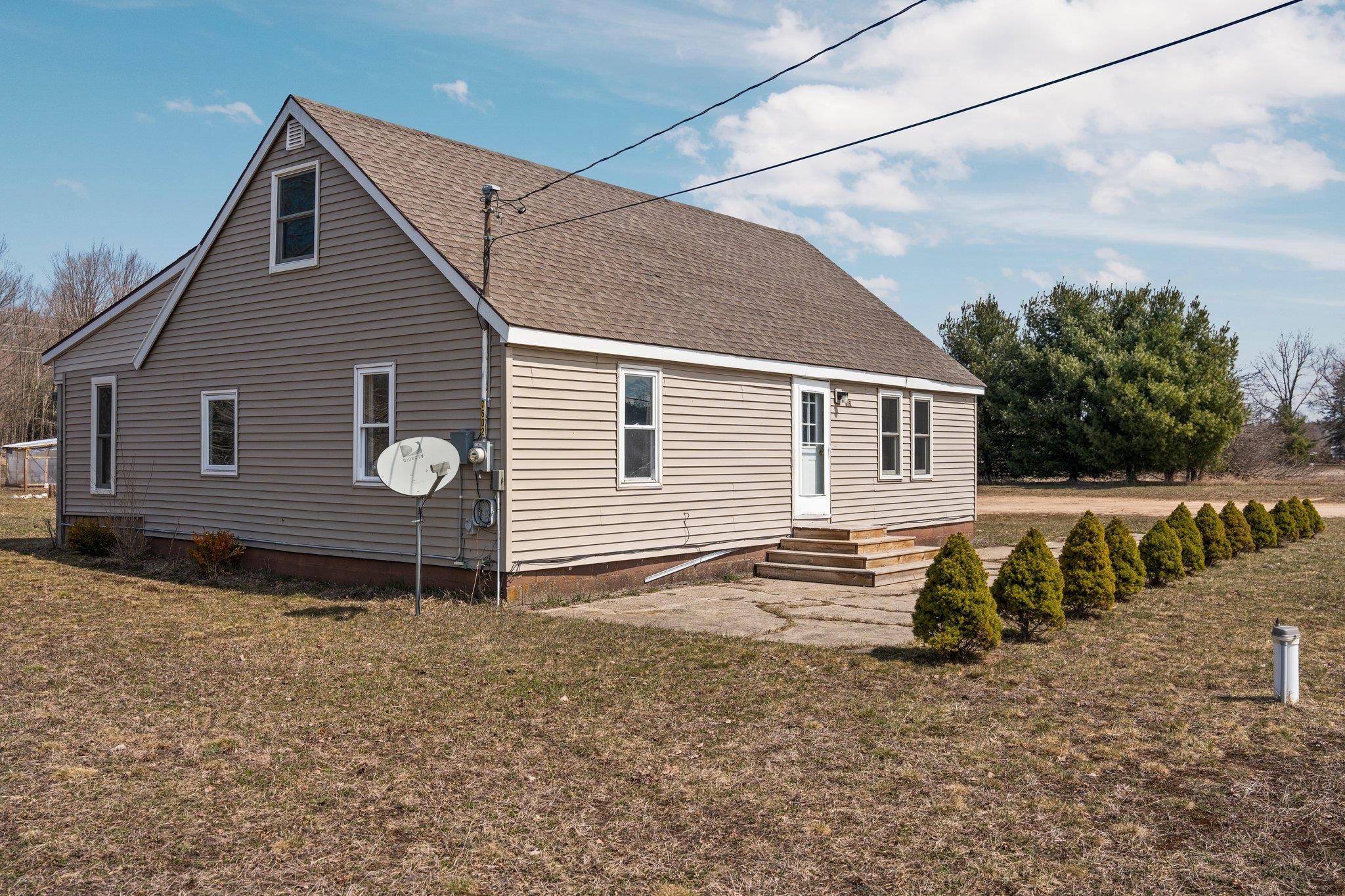 7602 Hoadley Road Benzonia, MI 49616 - Photo 28 of 43