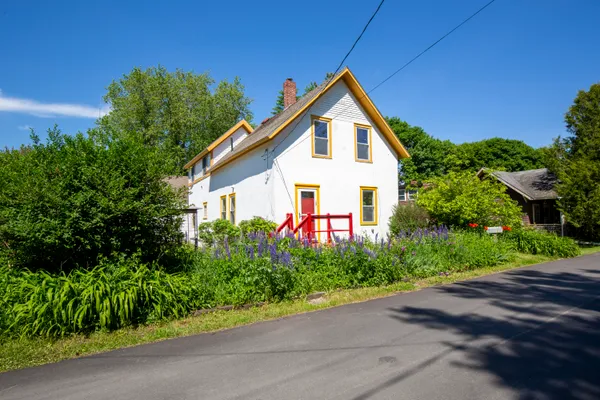 $325,000 | 15 Tea Street, Rockland, ME 04841