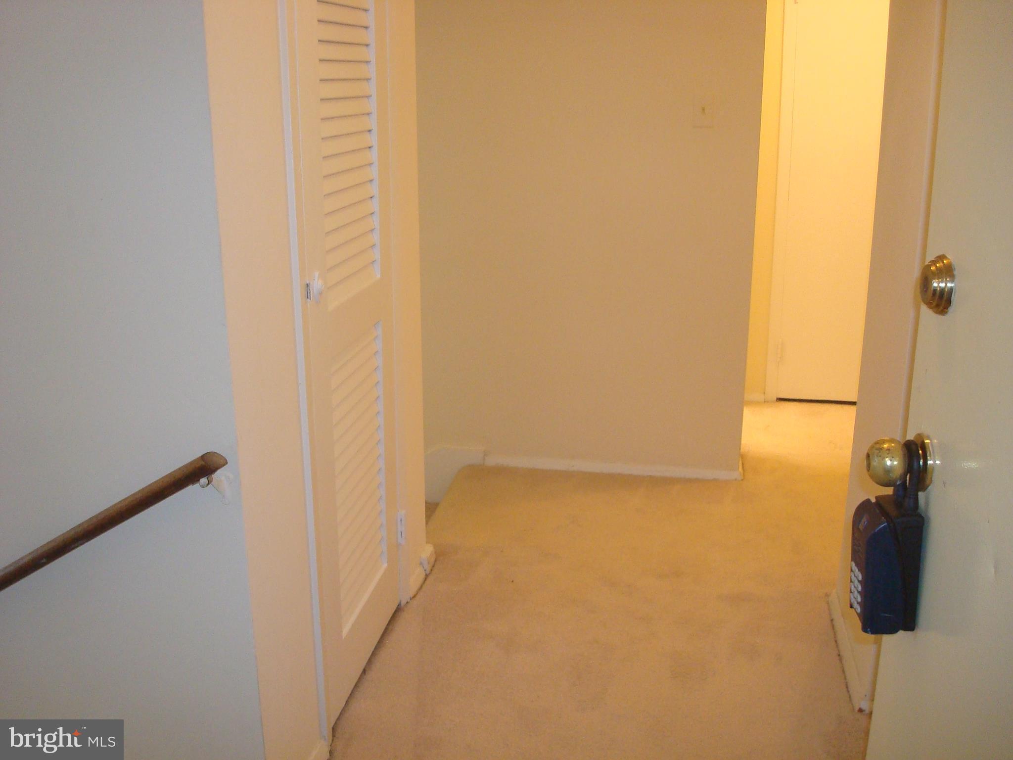 18612 Walkers Choice Road, Unit 2 Gaithersburg, MD 20886 - Photo 2 of 26 Foyer entry