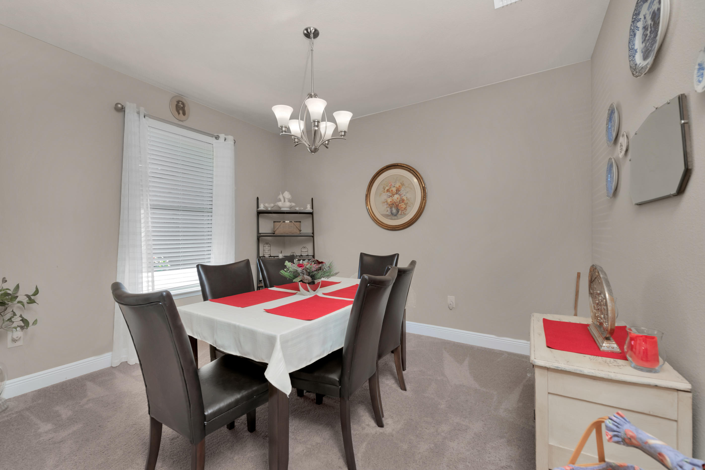 514 Brighton Cove Freeport, FL 32439 - Photo 13 of 32 a view of a dining room with furniture