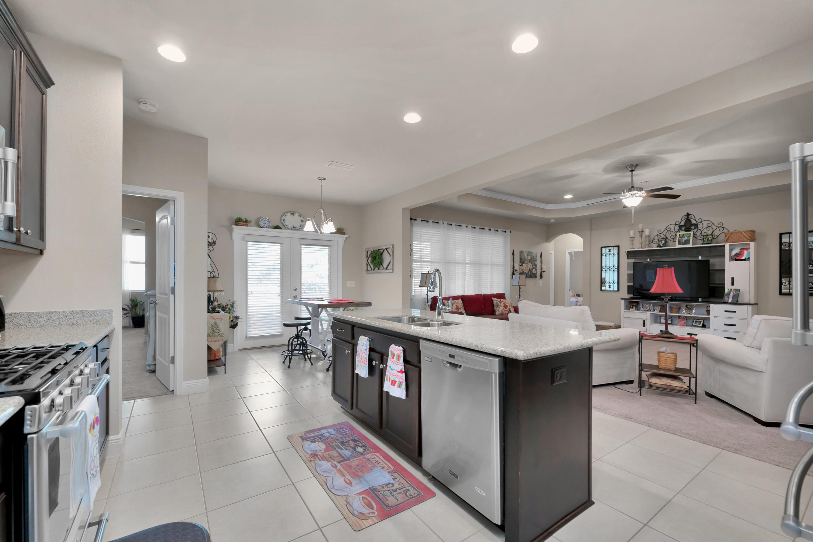 514 Brighton Cove Freeport, FL 32439 - Photo 10 of 32 a room with stainless steel appliances lots of counter top space