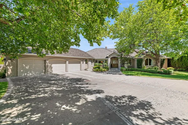 $1,275,000 | 803 Cobblestone Place, Yakima, WA 98908