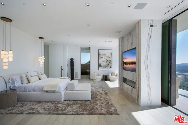 a view of a tennis court