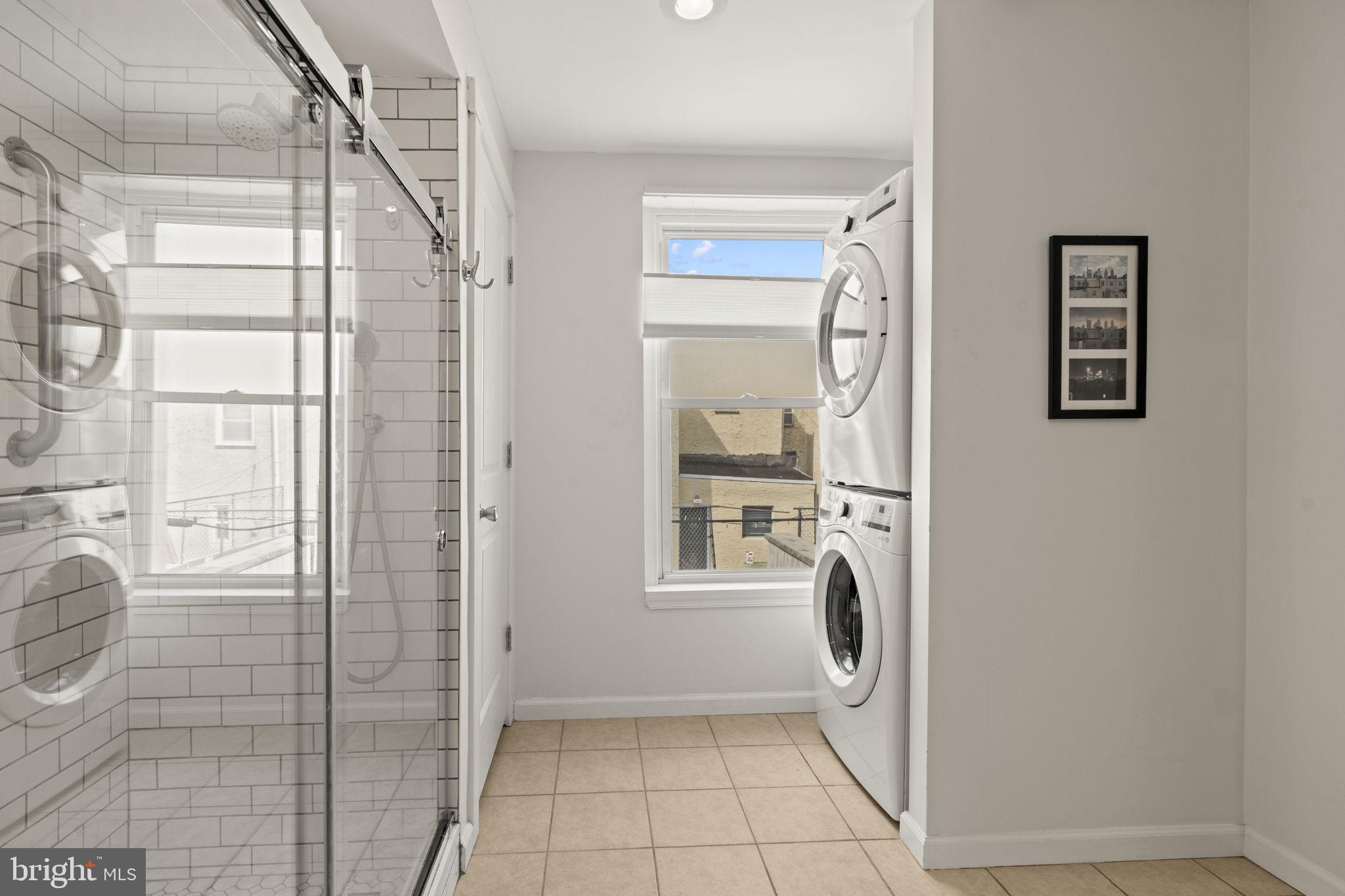 1913 Carpenter Street Philadelphia, PA 19146 - Photo 16 of 39 2nd Fl bathroom