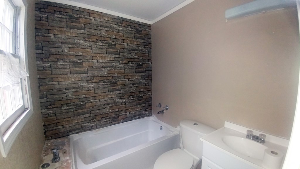 1348 Main Street Perry, GA 31069 - Photo 13 of 20 a bathroom with a toilet and a bathtub