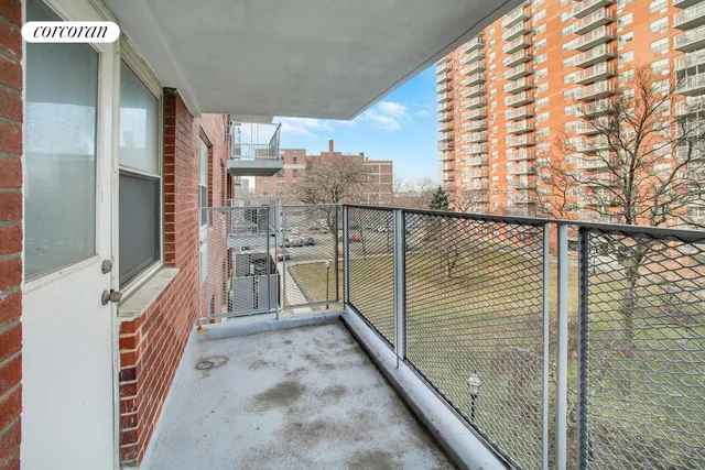 $289,000 | 2475 West 16th Street, Unit 4K | Gravesend