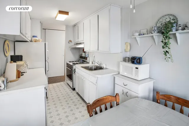 $289,000 | 2475 West 16th Street, Unit 4K | Gravesend