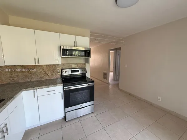 $1,600 | 237 West Blue Heron Boulevard, Unit 1, Riviera Beach, FL 33404