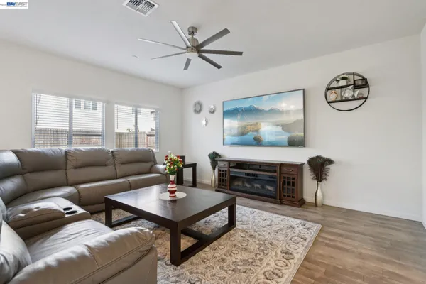 $630,000 | 1449 Dorona Lane, Manteca, CA 95336