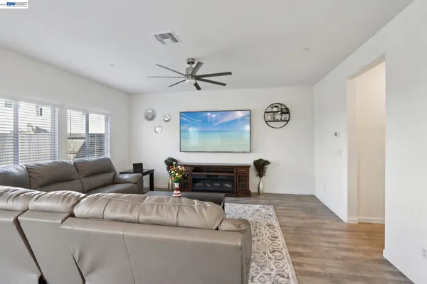 $630,000 | 1449 Dorona Lane, Manteca, CA 95336