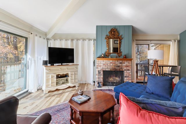 521 Bristol Oak Court, Unit A, Fontana, WI 53125