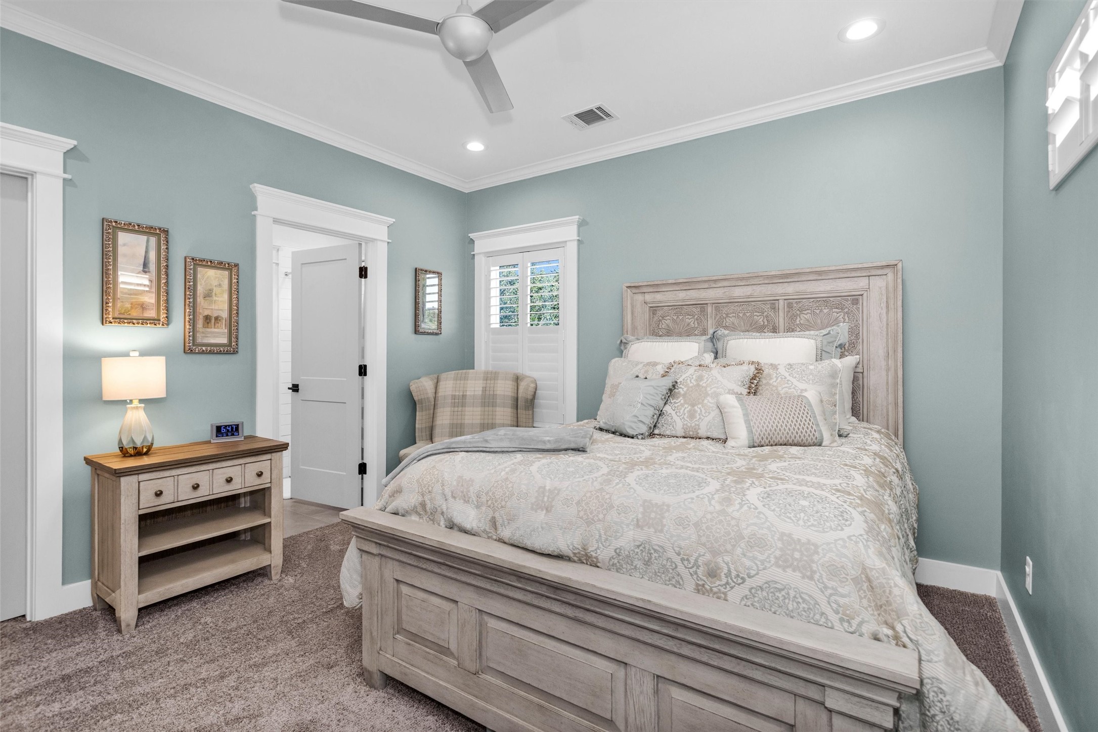 1202 Walton Street Houston, TX 77009 - Photo 22 of 32 Spacious Secondary Bedroom Offering Comfort, Privacy, and Abundant Natural Light.