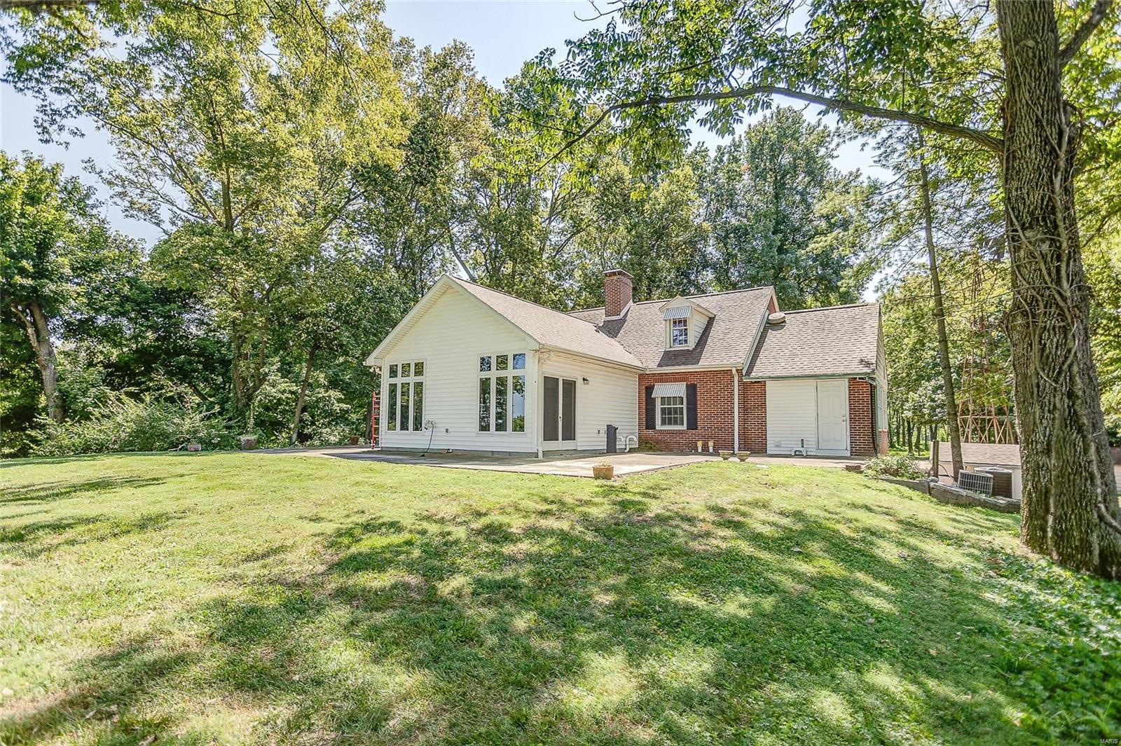 889 Briar Hill Road Belleville, IL 62223 - Photo 14 of 60