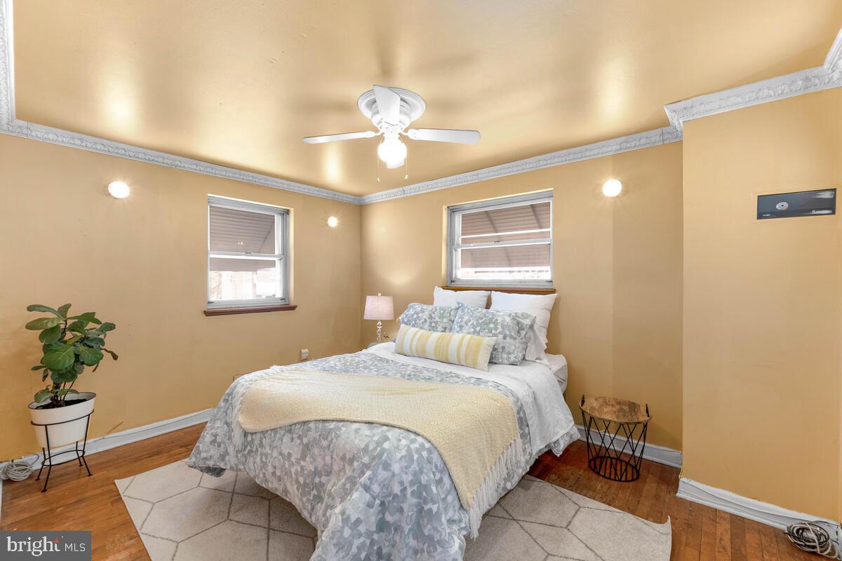 670 Queensgate Road Baltimore, MD 21229 - Photo 11 of 26 Spacious primary bedroom