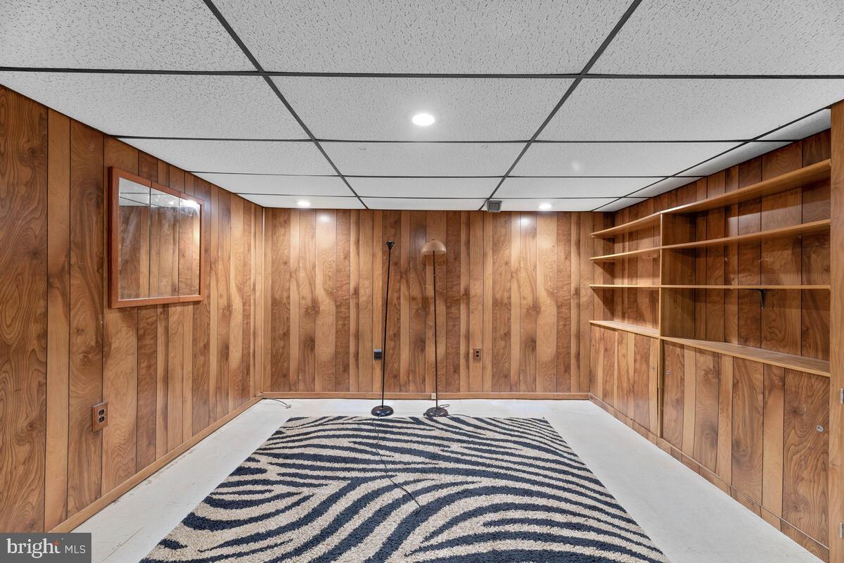 670 Queensgate Road Baltimore, MD 21229 - Photo 20 of 26 Big finished basement