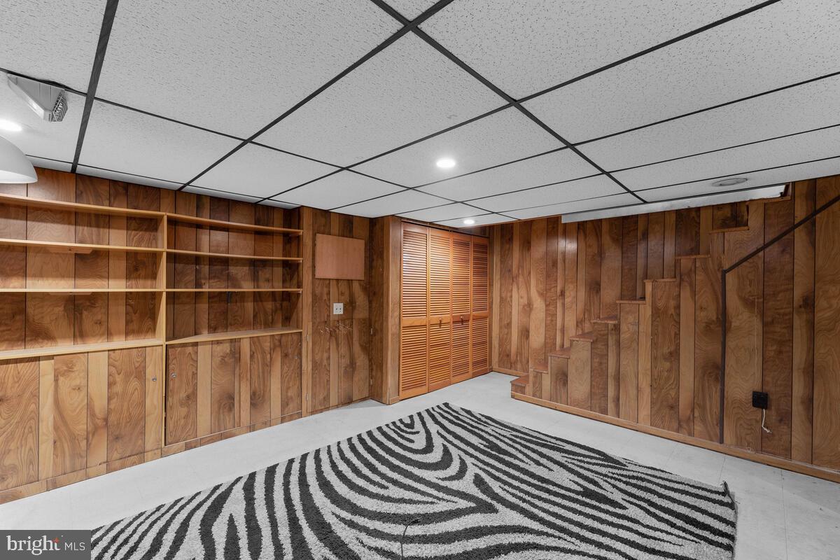 670 Queensgate Road Baltimore, MD 21229 - Photo 21 of 26 Recessed lighting