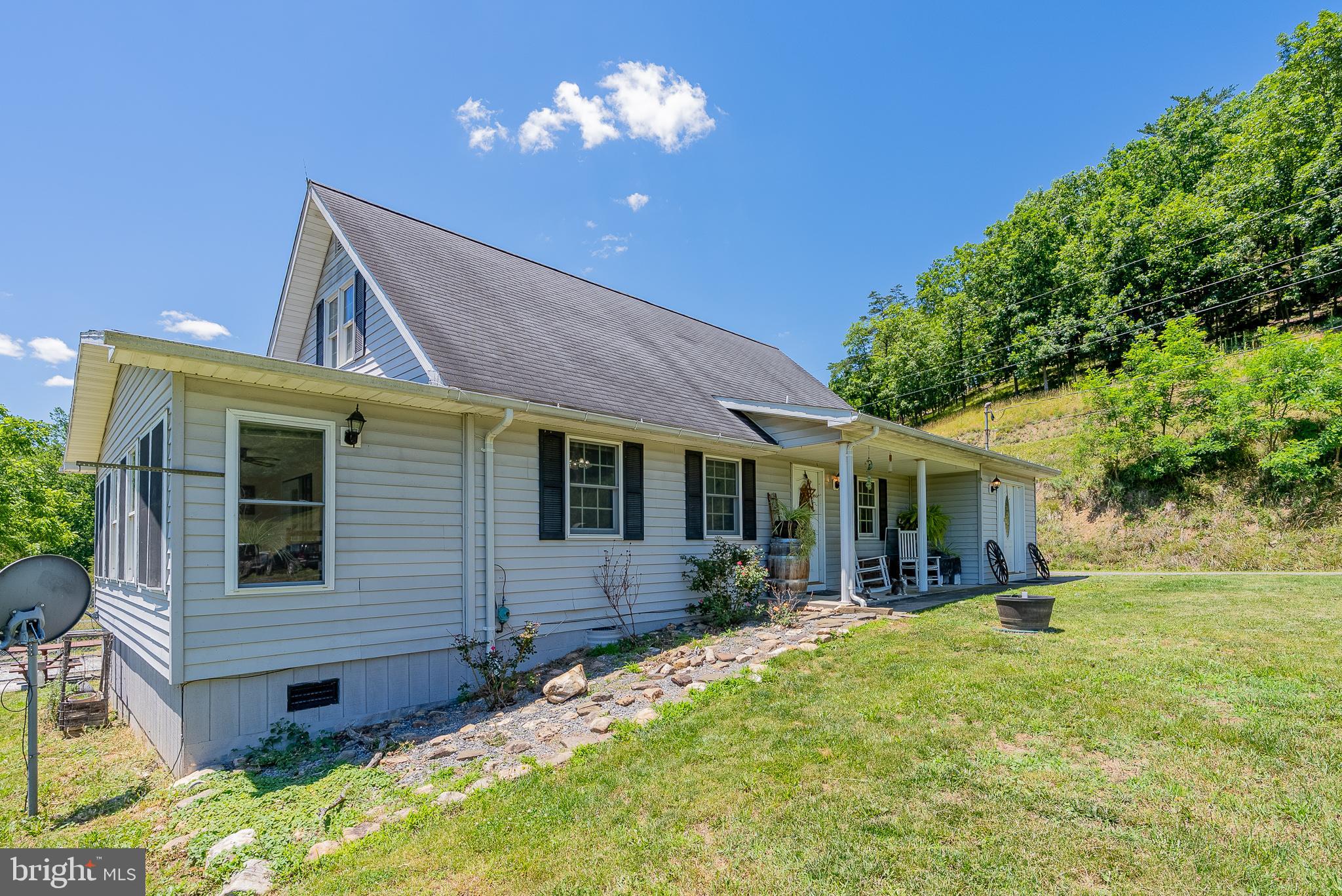 2084 Double Cribbs Road Burlington, WV 26710 - Photo 6 of 87