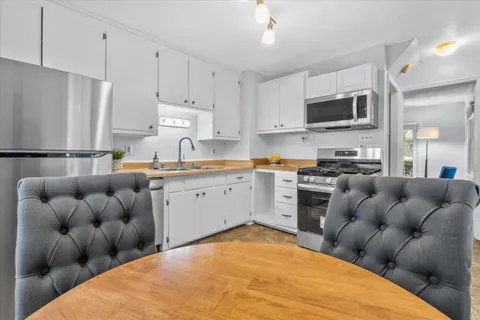 $264,900 | 5511 West Notre Dame Court, Milwaukee, WI 53208