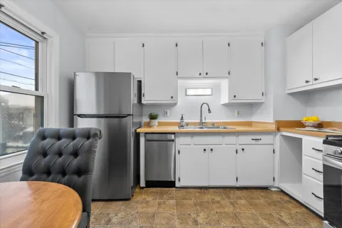 $264,900 | 5511 West Notre Dame Court, Milwaukee, WI 53208