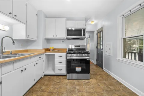 $264,900 | 5511 West Notre Dame Court, Milwaukee, WI 53208