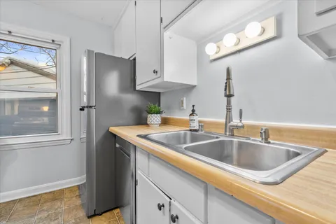 $264,900 | 5511 West Notre Dame Court, Milwaukee, WI 53208