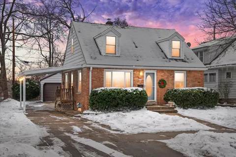 $264,900 | 5511 West Notre Dame Court, Milwaukee, WI 53208