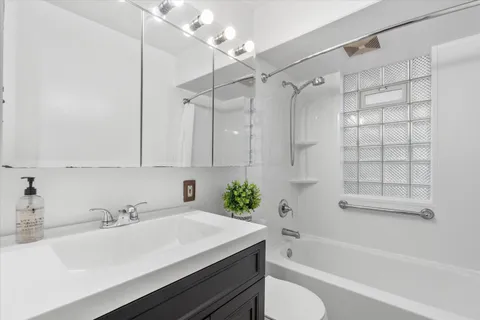 $264,900 | 5511 West Notre Dame Court, Milwaukee, WI 53208