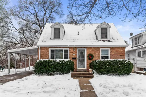 $264,900 | 5511 West Notre Dame Court, Milwaukee, WI 53208