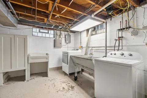 $264,900 | 5511 West Notre Dame Court, Milwaukee, WI 53208