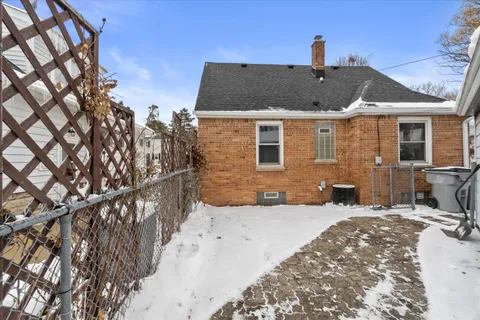 $264,900 | 5511 West Notre Dame Court, Milwaukee, WI 53208