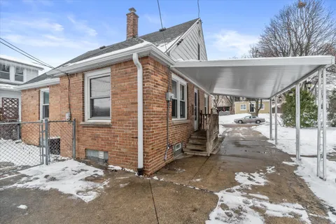 $264,900 | 5511 West Notre Dame Court, Milwaukee, WI 53208