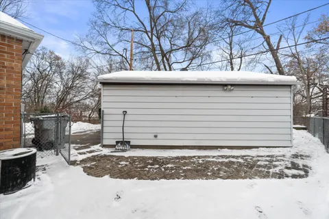 $264,900 | 5511 West Notre Dame Court, Milwaukee, WI 53208