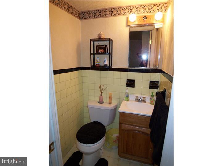 10114 West Keswick Road Philadelphia, PA 19114 - Photo 5 of 18 Half Bath