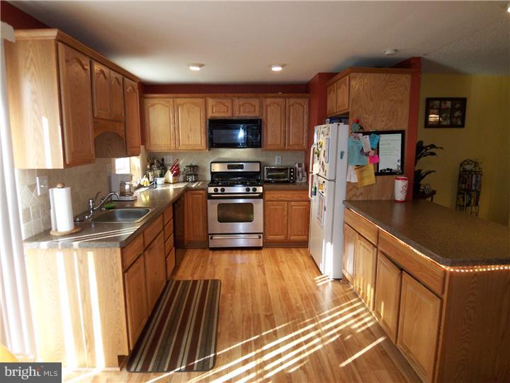 10114 West Keswick Road Philadelphia, PA 19114 - Photo 6 of 18 Kitchen