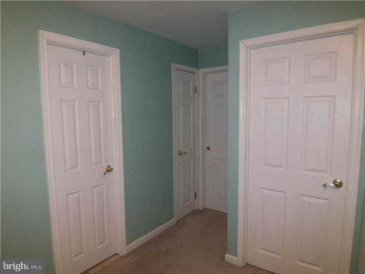 10114 West Keswick Road Philadelphia, PA 19114 - Photo 10 of 18 Hallway